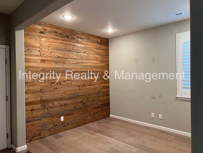 Photo - 1612 Castle Creek Cir