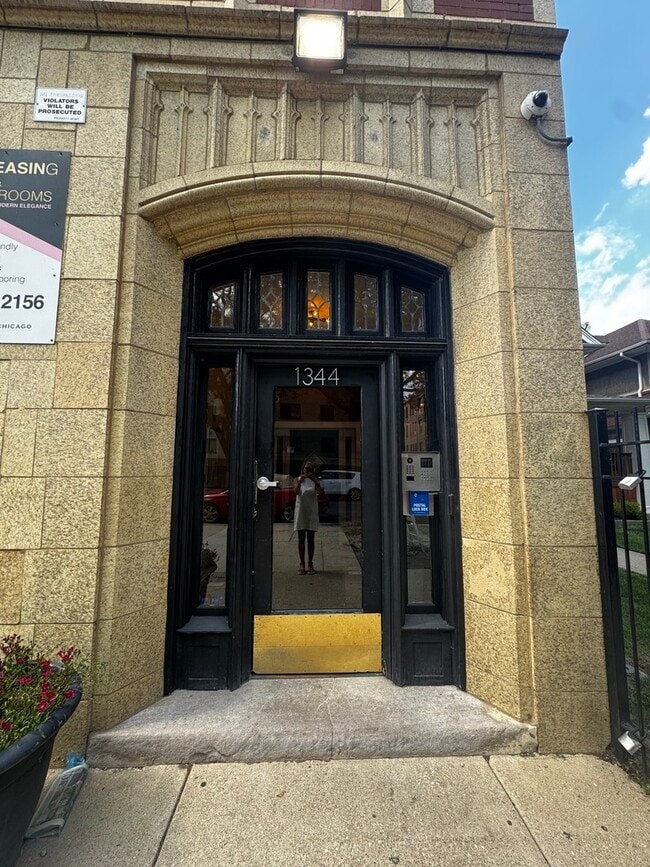 Photo - 1344 W Lunt Ave Unidad 209