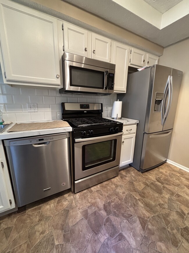 Stainless appliances including washer and dryer - 5738 Willow Lake Dr Unidad Condo