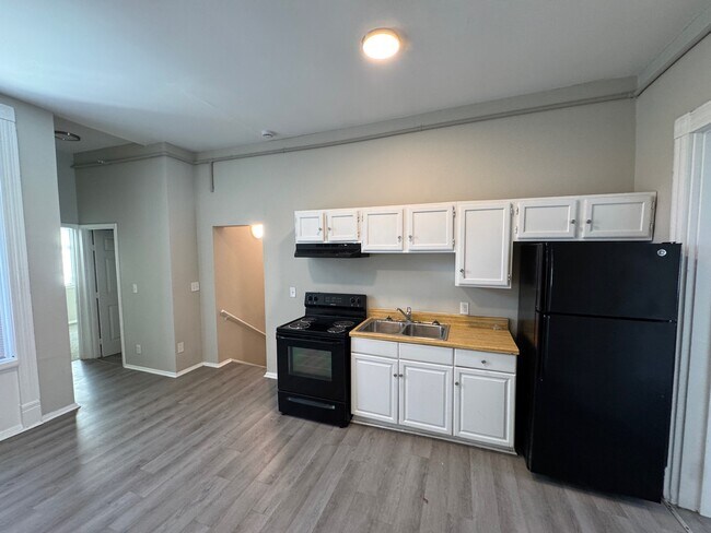 Photo - Old Louisville - Oak Street Apartments