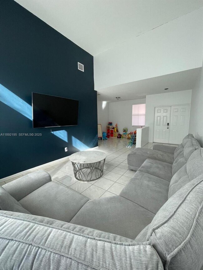 Photo - 10470 SW 16th St