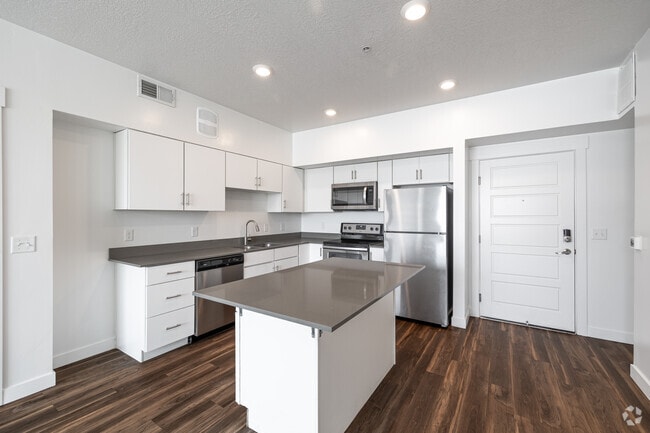 2 habitaciones, 2 baños, 895 pies cuadrados, comedor y cocina - Meadowbrook