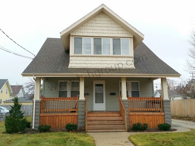 Building Photo - 1313 73rd St Unit Upper
