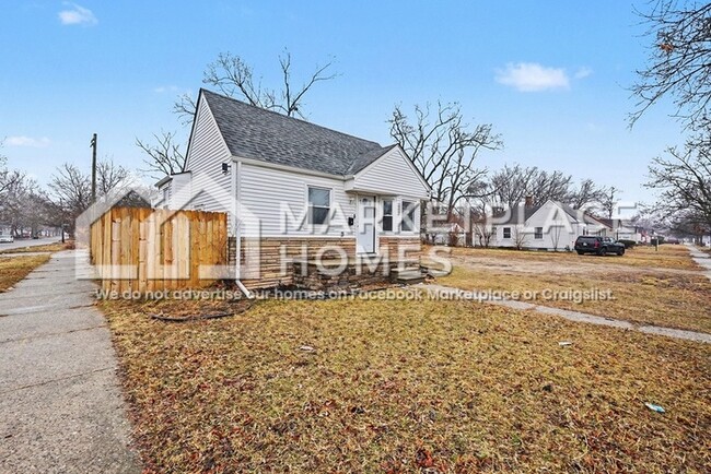 Photo - 19818 Fenmore St