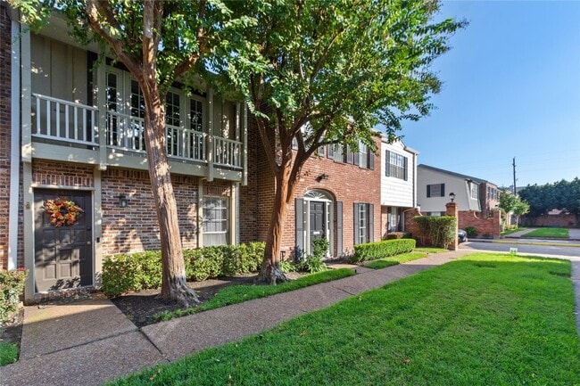 Building Photo - 2417 Jamestown Mal Unit 24