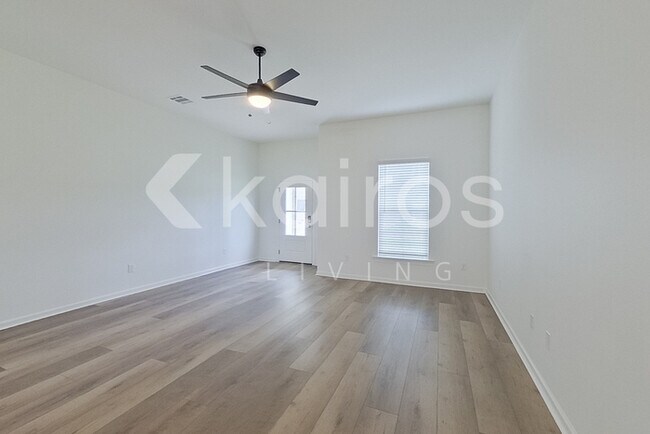 Photo - 101 Rainfall Ln