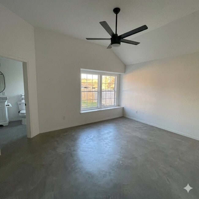 2100 Rosemary Ln