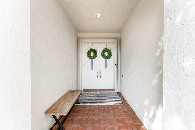 Photo - 121 Palm Cir