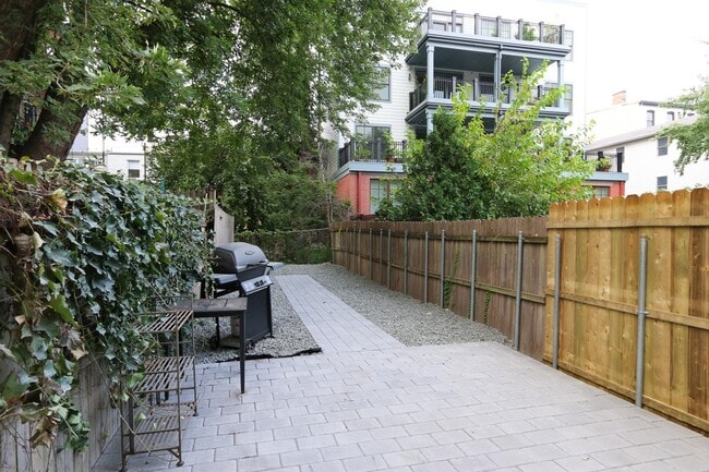 Building Photo - 314 6th St Unit B