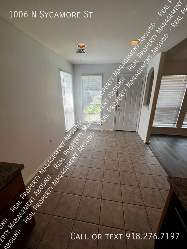 Photo - 1006 Sycamore St