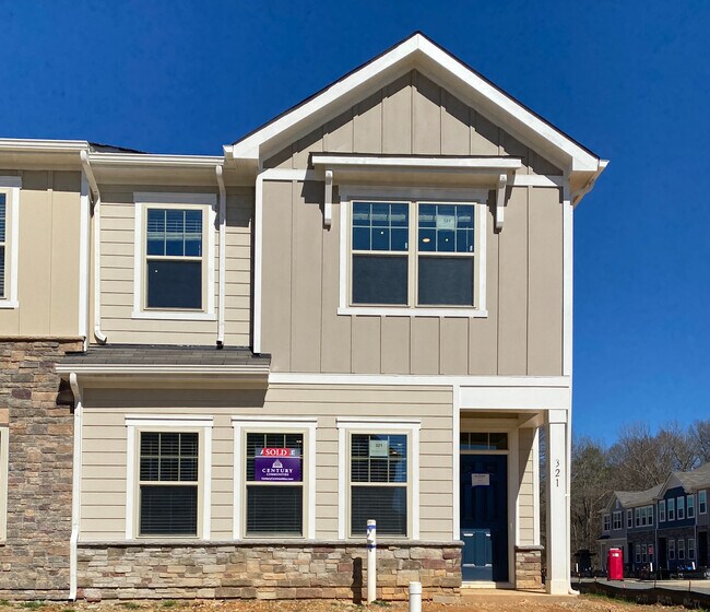 Room in Townhome on Planters Trace Ln