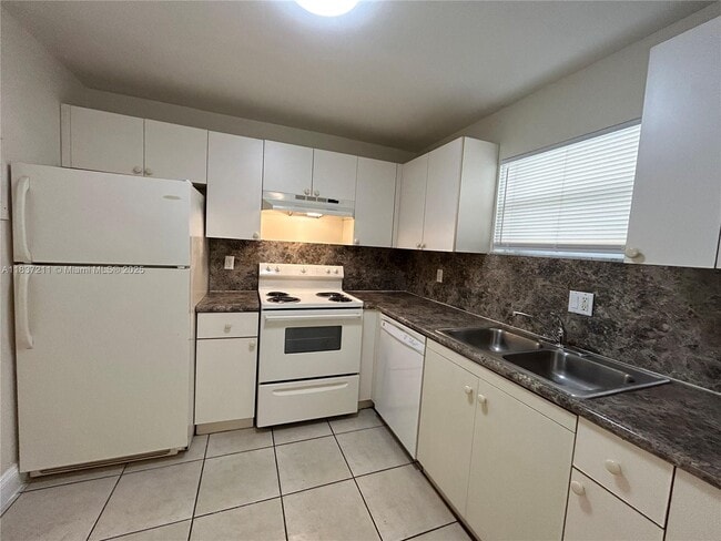 Building Photo - 4255 N University Dr Unit 309 Rental