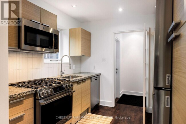 Photo - 734 Huron St