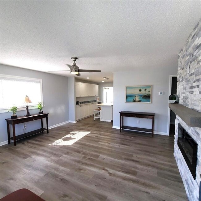 Photo - 4470 Mainlands Blvd W
