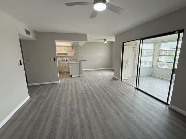 Building Photo - 22333 Edgewater Dr Unit B4