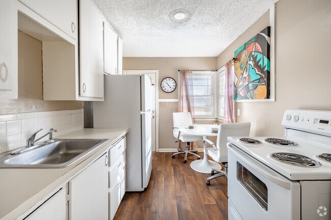 1BR, 1BA - 550SF - Kitchen - The Elms Apartments