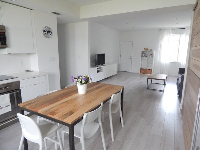 Photo - Exquisite 2/2 condo in Art Deco style building Unidad #102