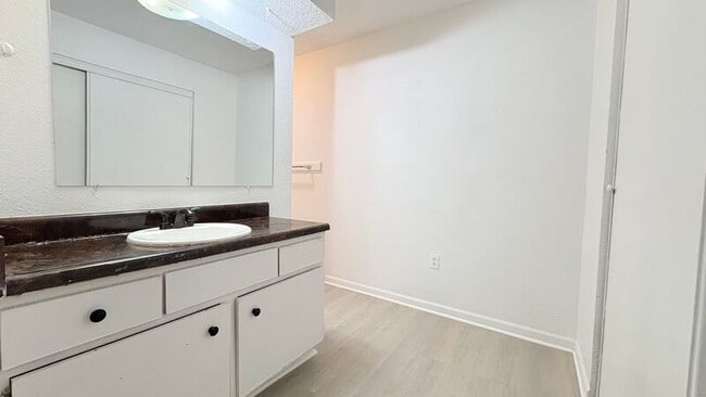 Photo - 1405 Neil Ln