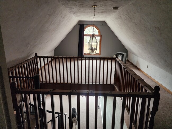 Loft bedroom - 985 Mammoth Rd Unit A