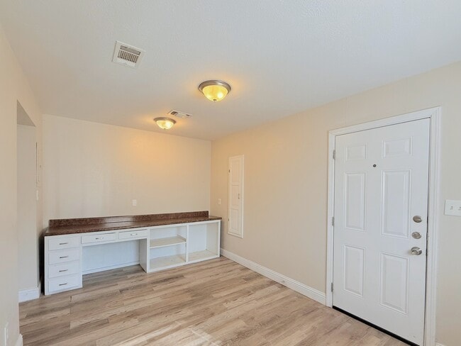 Photo - 4075 Old Bonham Rd