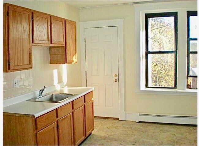 Photo - 1682 Commonwealth Ave