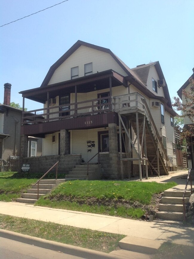 Building Photo - DOWNTOWN....Charming One Bedroom Unit Apt. A