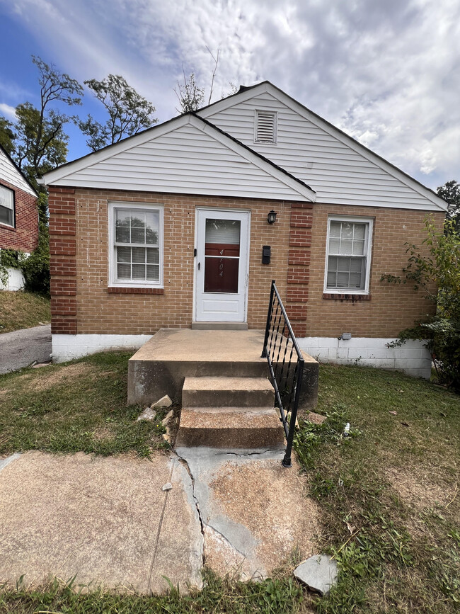 Front of the House - 4704 Upshaw St House