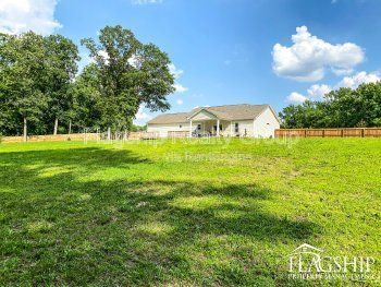 Photo - 105 Holden Ct