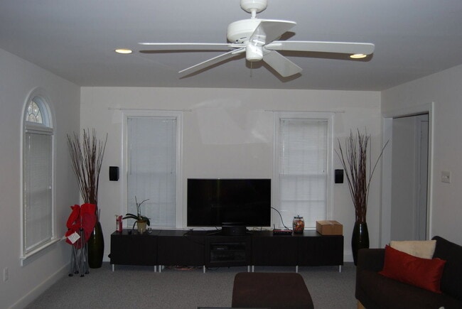 Photo - 8413 Wilshire Pl