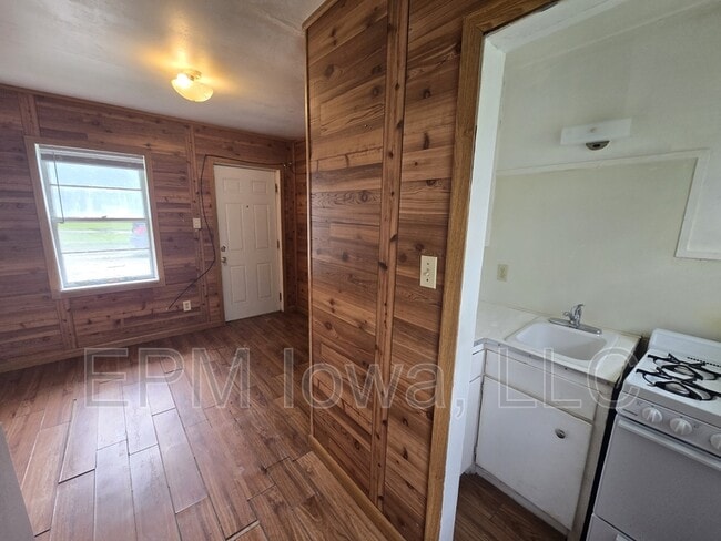 Photo - 2836 Independence Ave