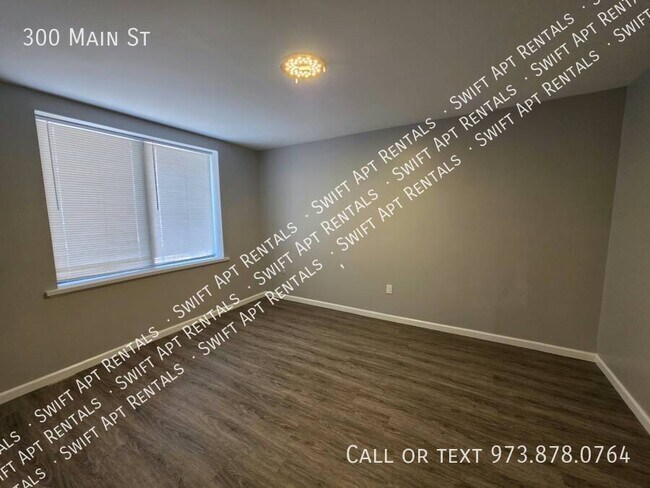 300 Main St