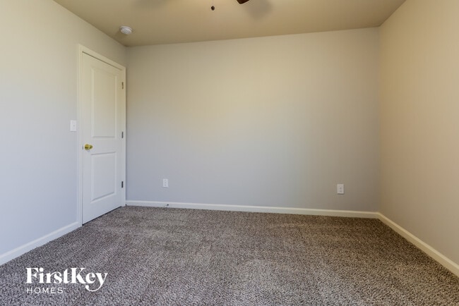 Photo - 215 Holly Way