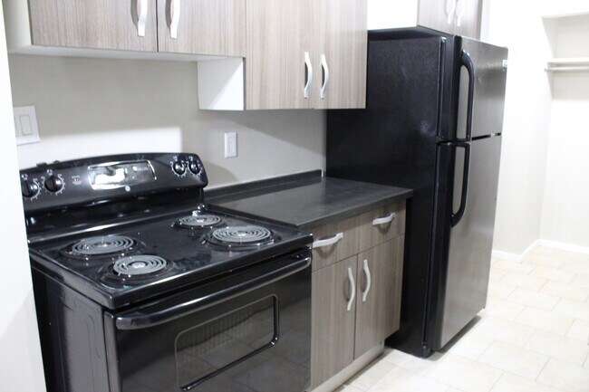 Photo - Leo Manor Apartments