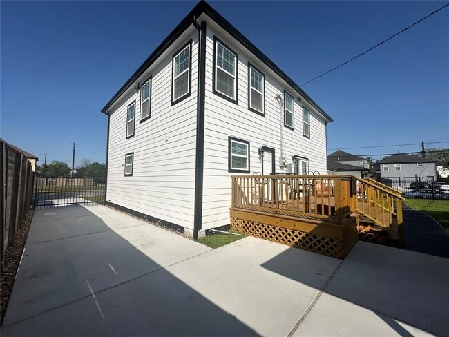 Building Photo - 3224 Southmore Blvd Rental