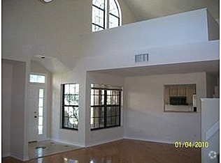 Building Photo - 2 bedroom 2 bath Townhome in Naples