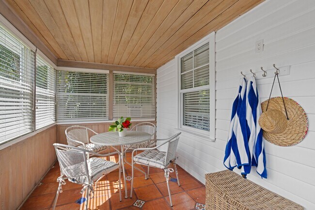 Photo - 122 SE 7th Ave