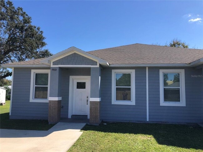 Photo - 950 Baker Ave