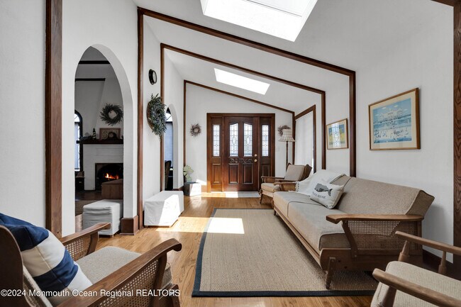 Photo - 10 Chicago Blvd