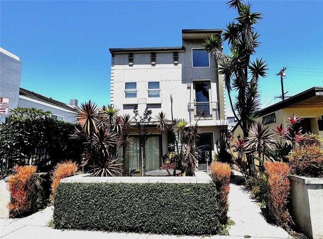 Building Photo - 1826 W Balboa Blvd Unit A