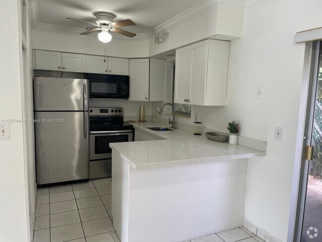 Building Photo - 2450 Lincoln St Unit 7 Rental