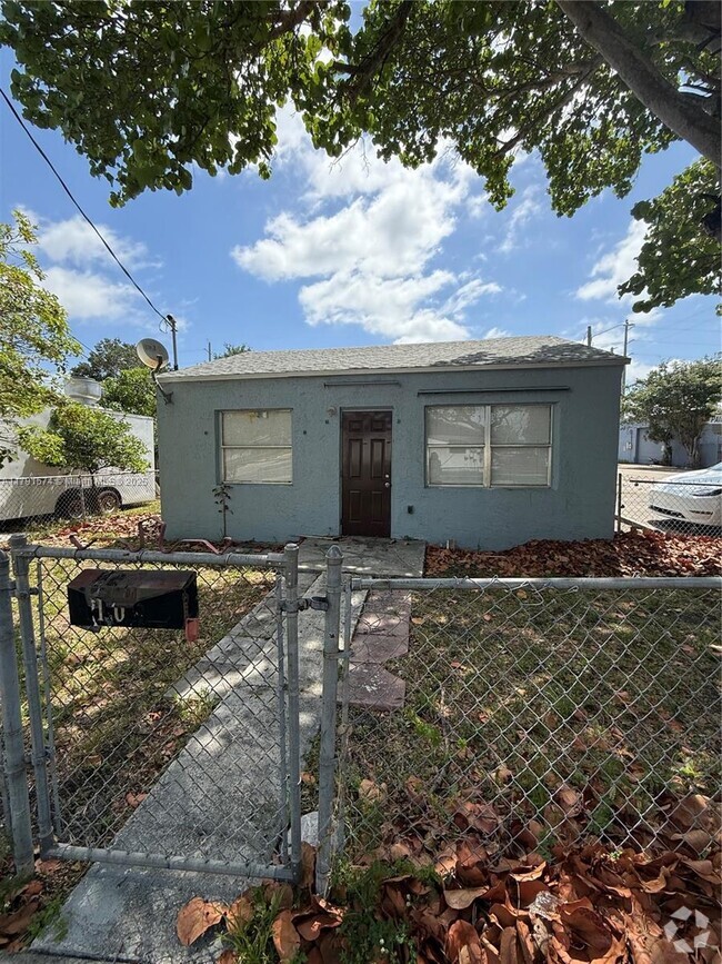 Building Photo - 100 NW 1st Ave Rental