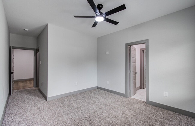 Photo - 1065 South Ln