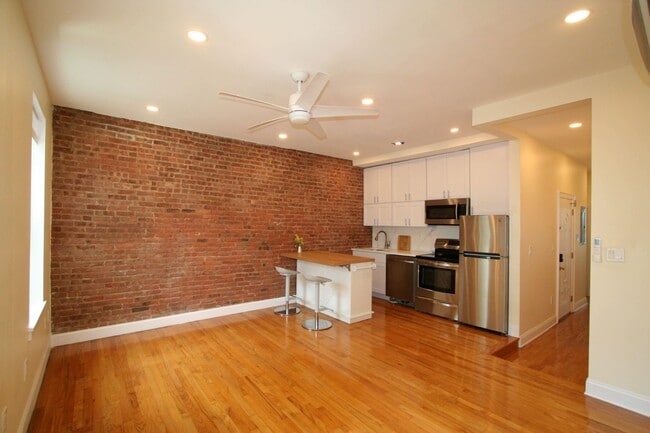 Photo - 142 Sussex St