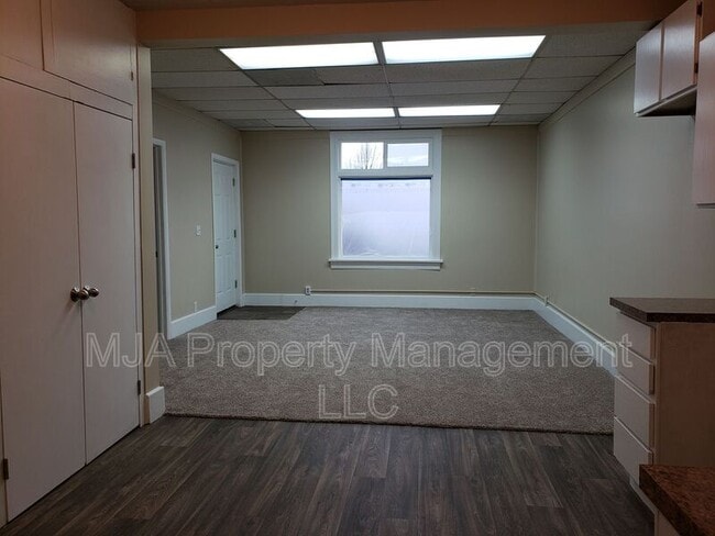 Photo - 972 W Center St