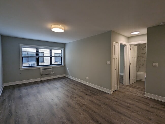 Building Photo - 503 W Barry Ave