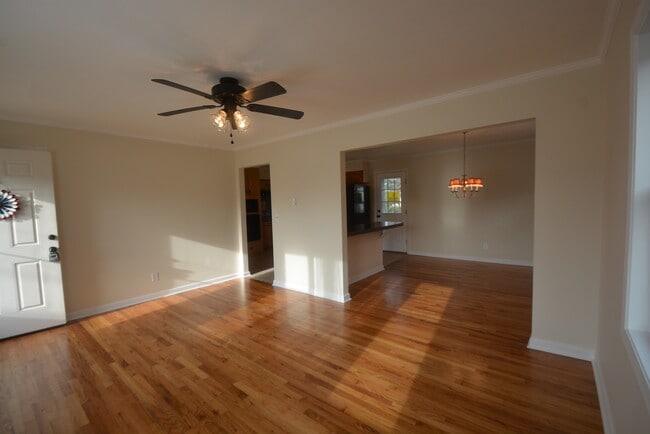 Photo - 206 N Main St