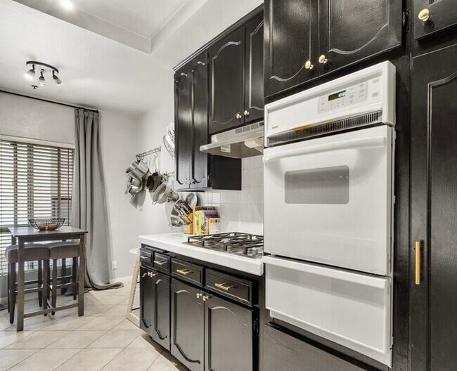 Photo - 4415 Saugus Ave Unit 103