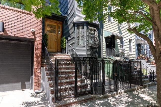 Building Photo - 1231 Putnam Ave Unit 1 Fl