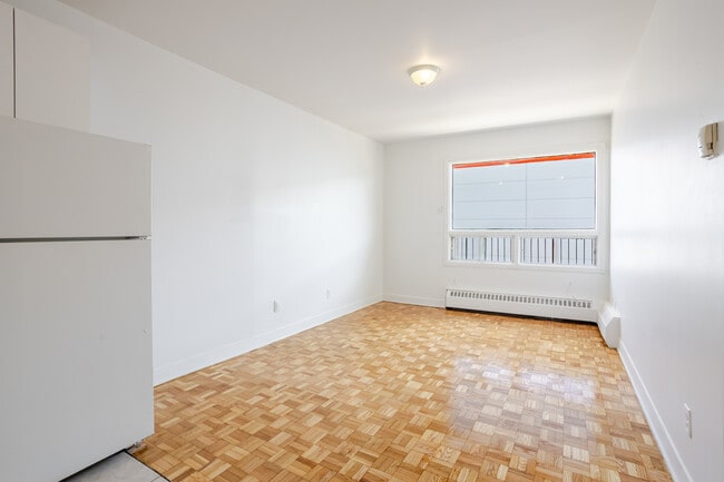 Photo - 4320 Boul Métropolitain E