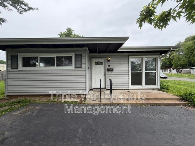 Building Photo - 10 St Celeste Dr